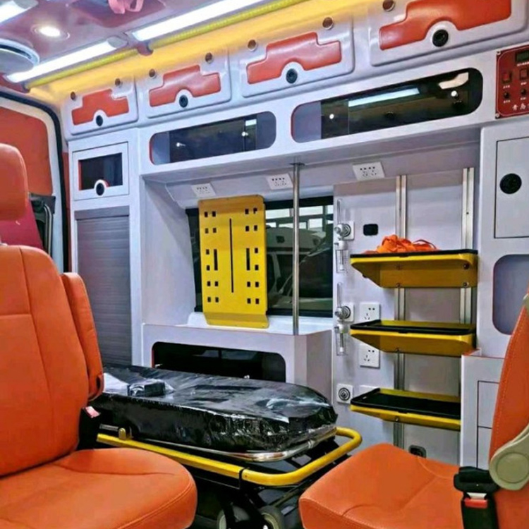 镇雄长途救护车护送病人租赁价格